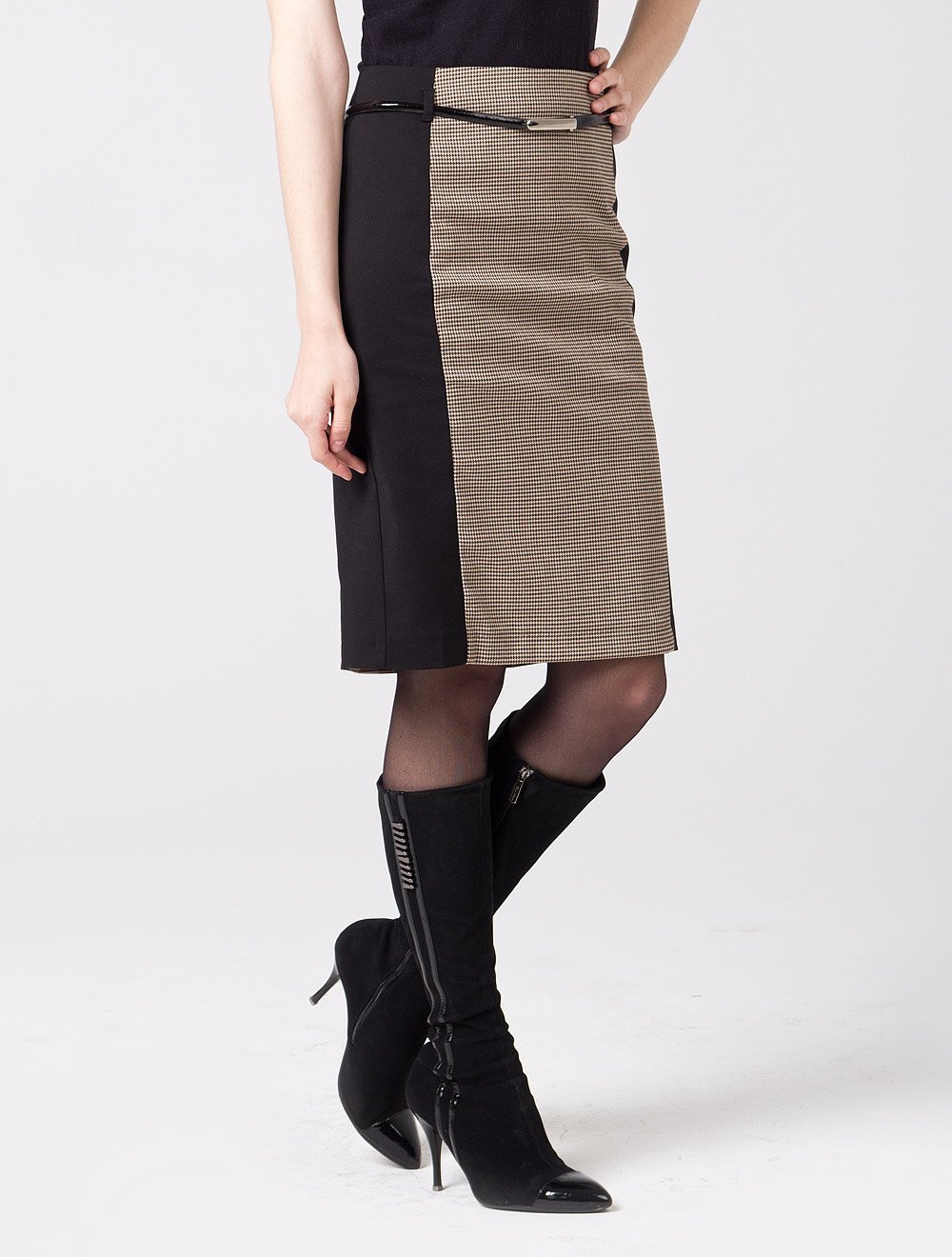 Кожаная юбка с кружевом