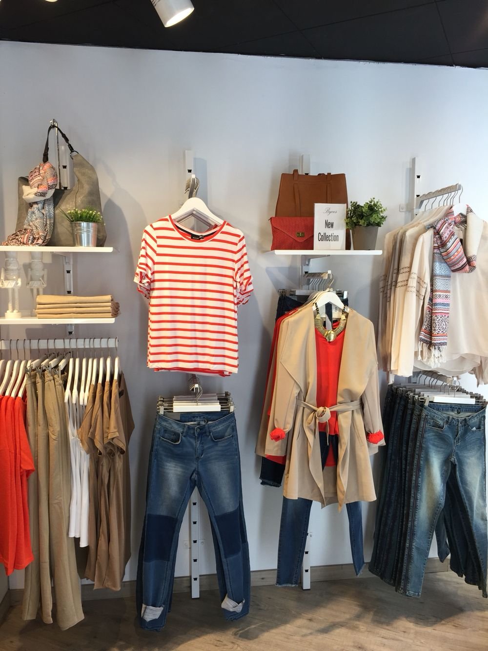 Витрина магазина бершка