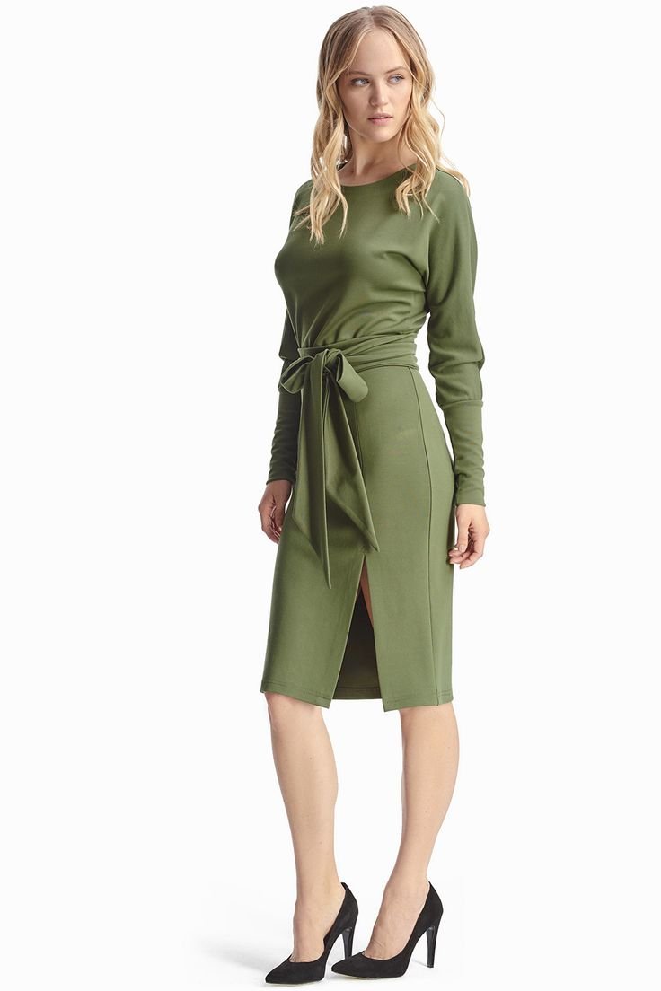 Костюм оливкового цвета женский