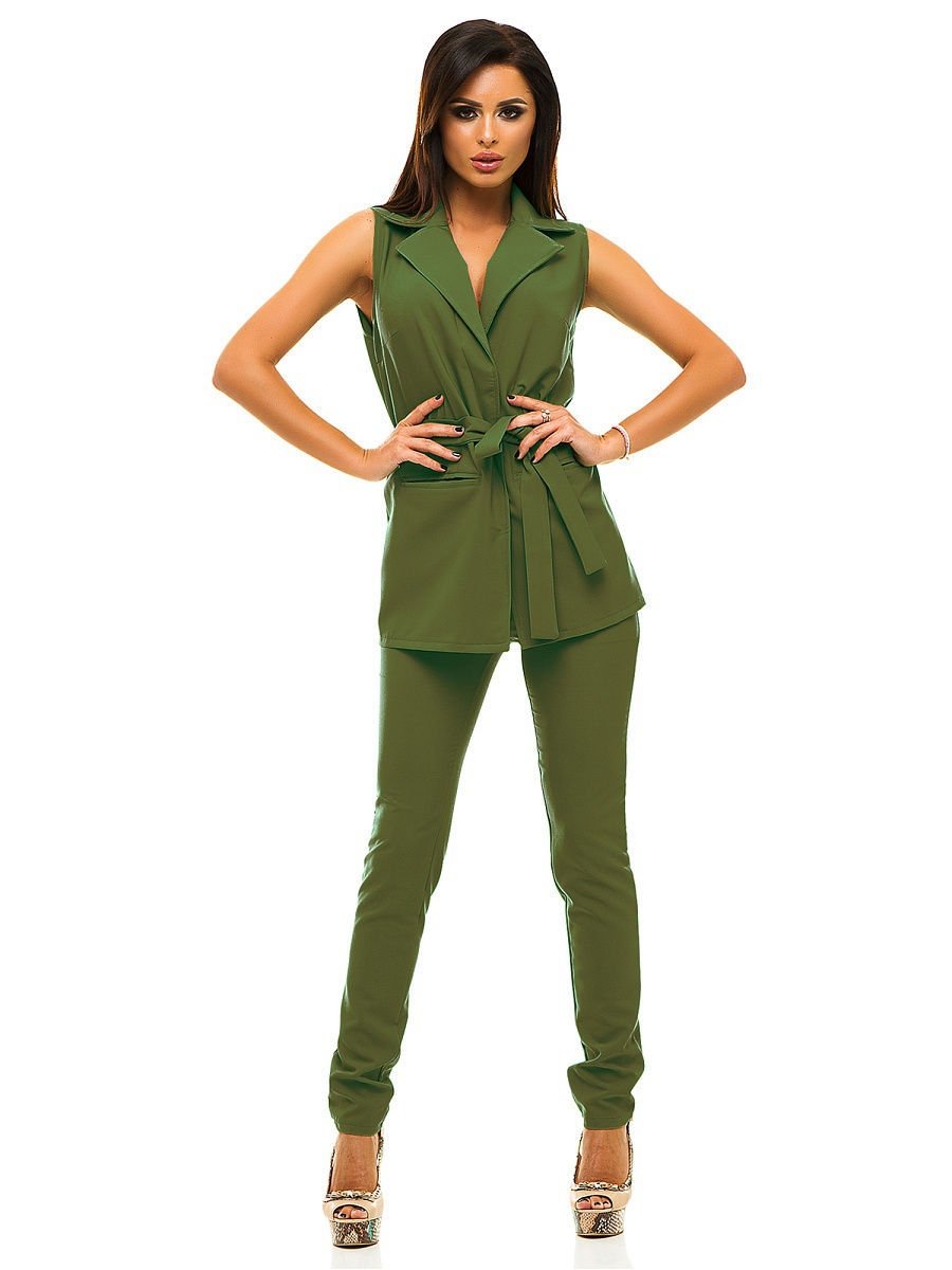 Оливковый костюм женский