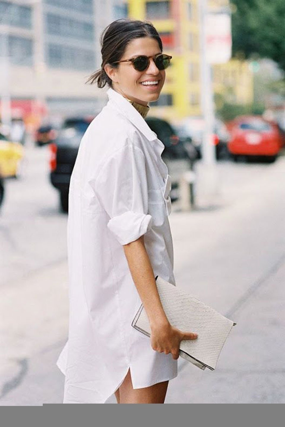 Виктория Бекхэм в белой рубашке
