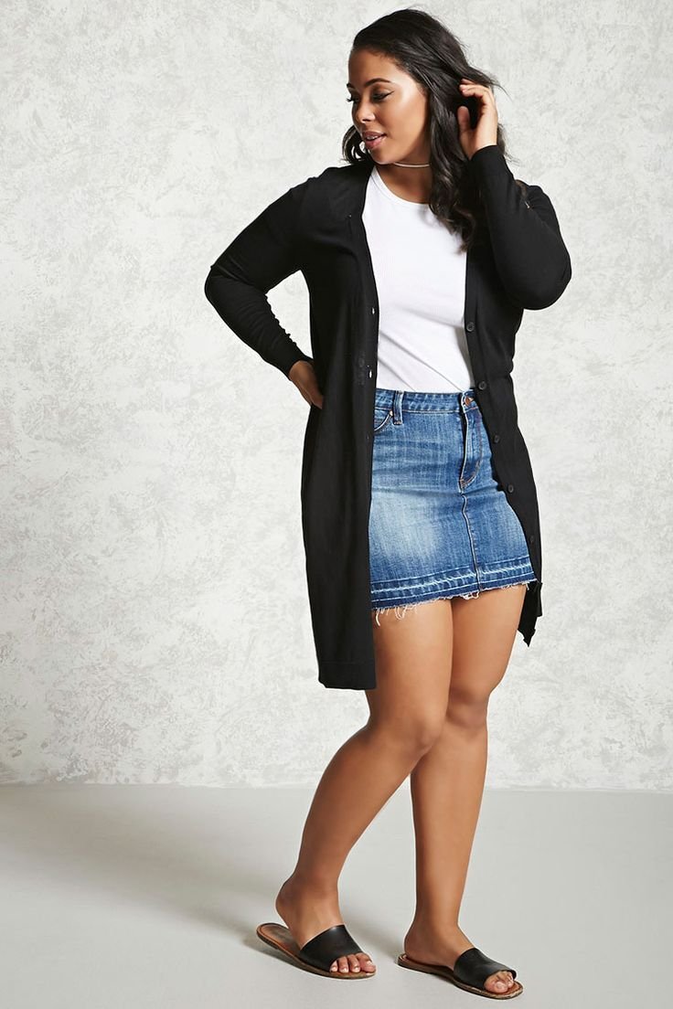 Модель плюс сайз Эшли Стюарт темнокожая