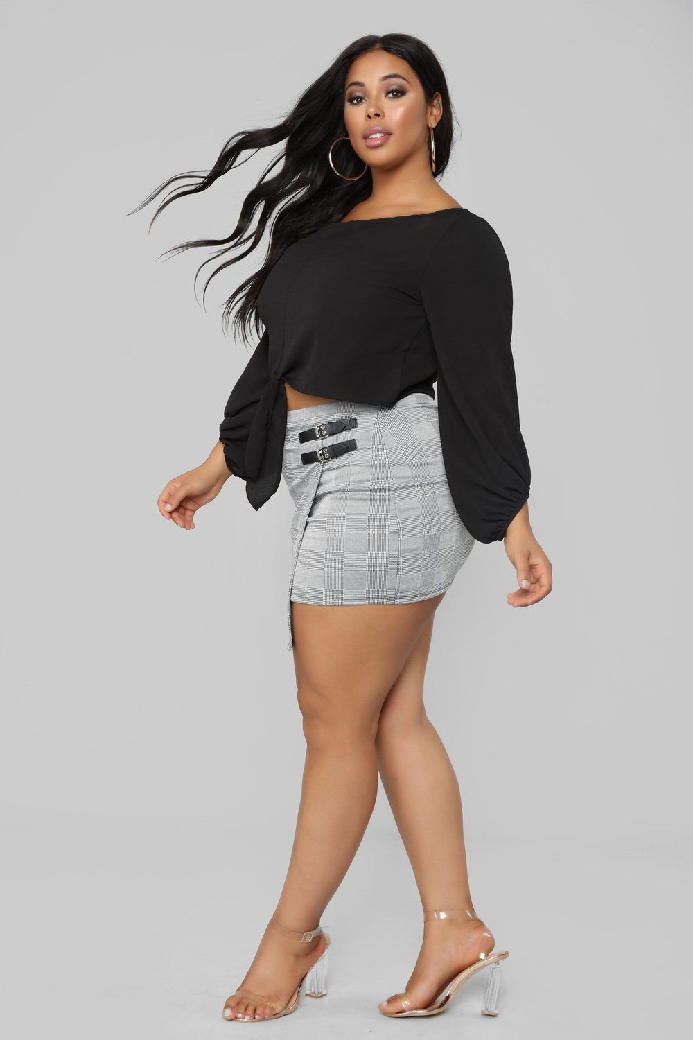 Полные девушки в юбках коротких