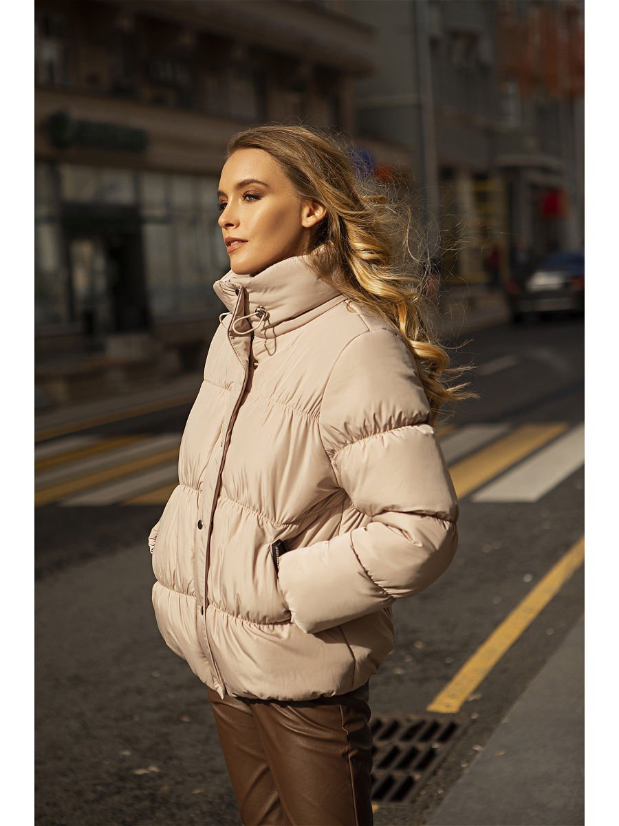Пуховик бежевый женский короткий