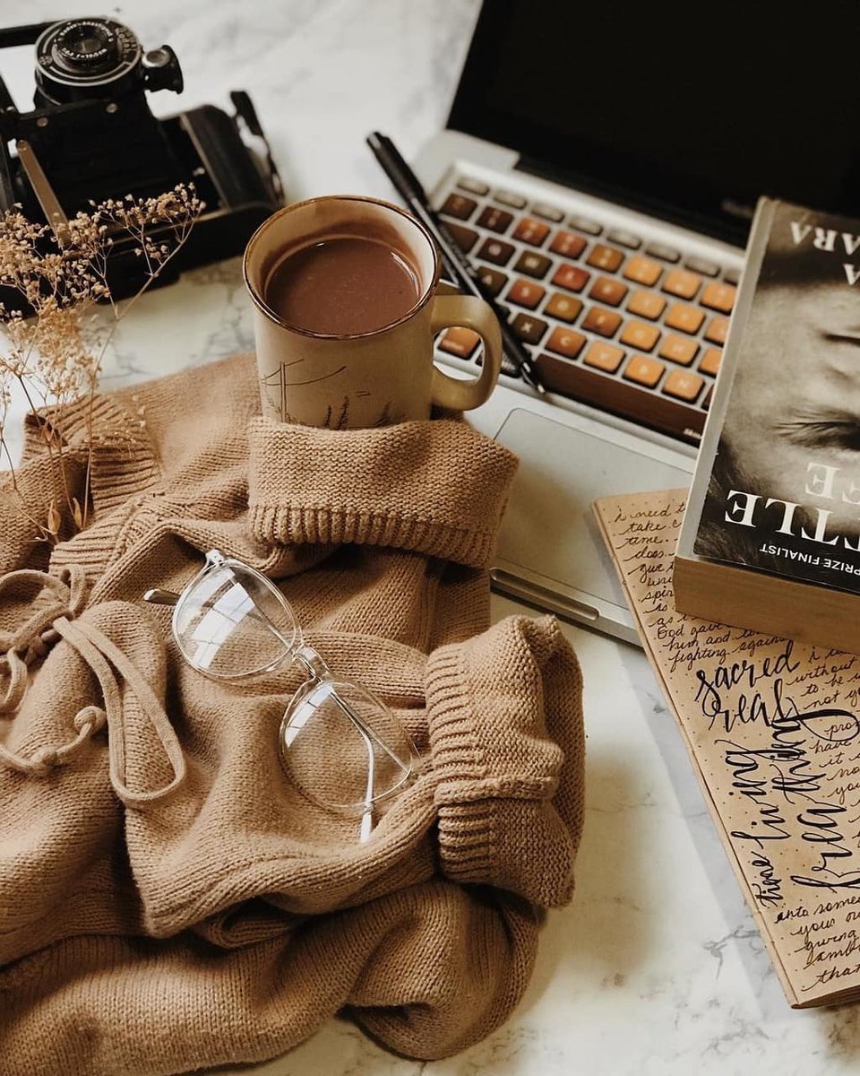 Бежевая короткая куртка