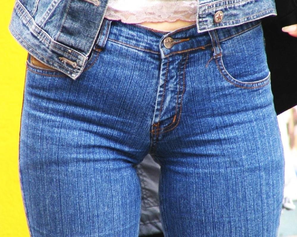 Врезающиеся джинсы.