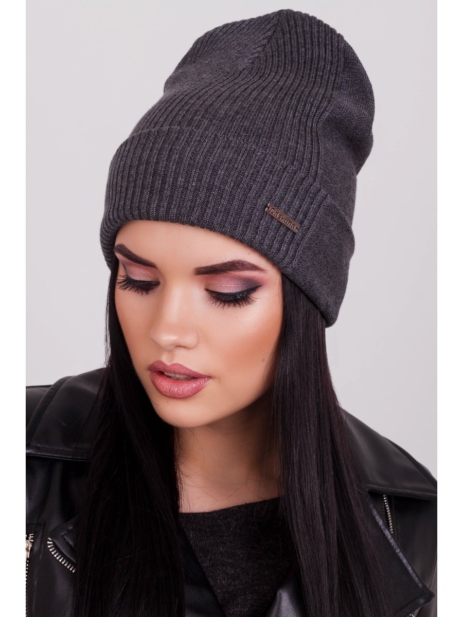 Шапка с отверстием для хвоста