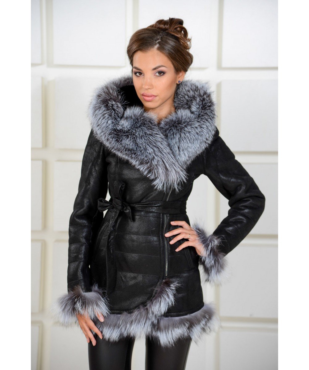 Кожаное пальто с чернобуркой