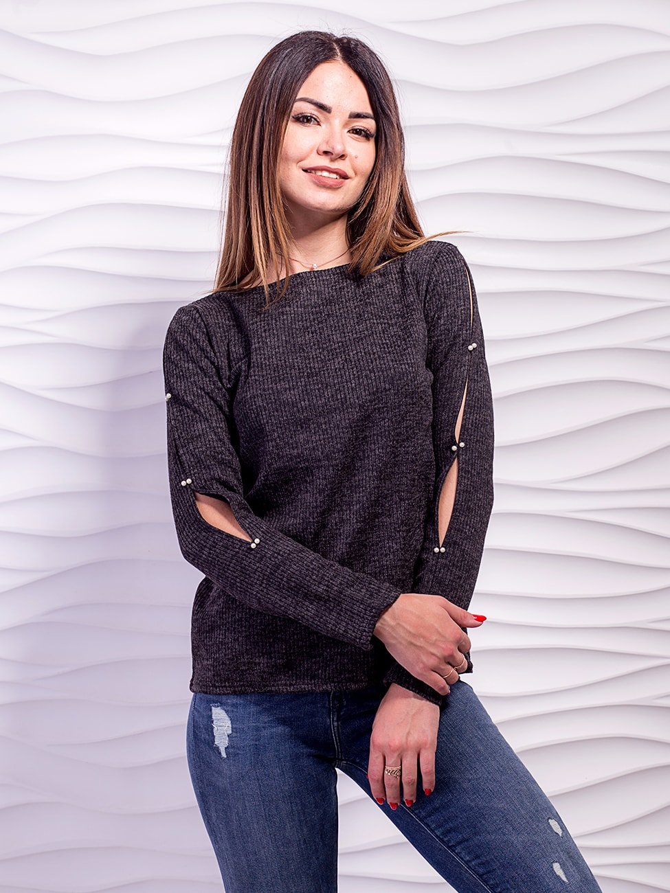 Джемпер с разрезами на рукавах