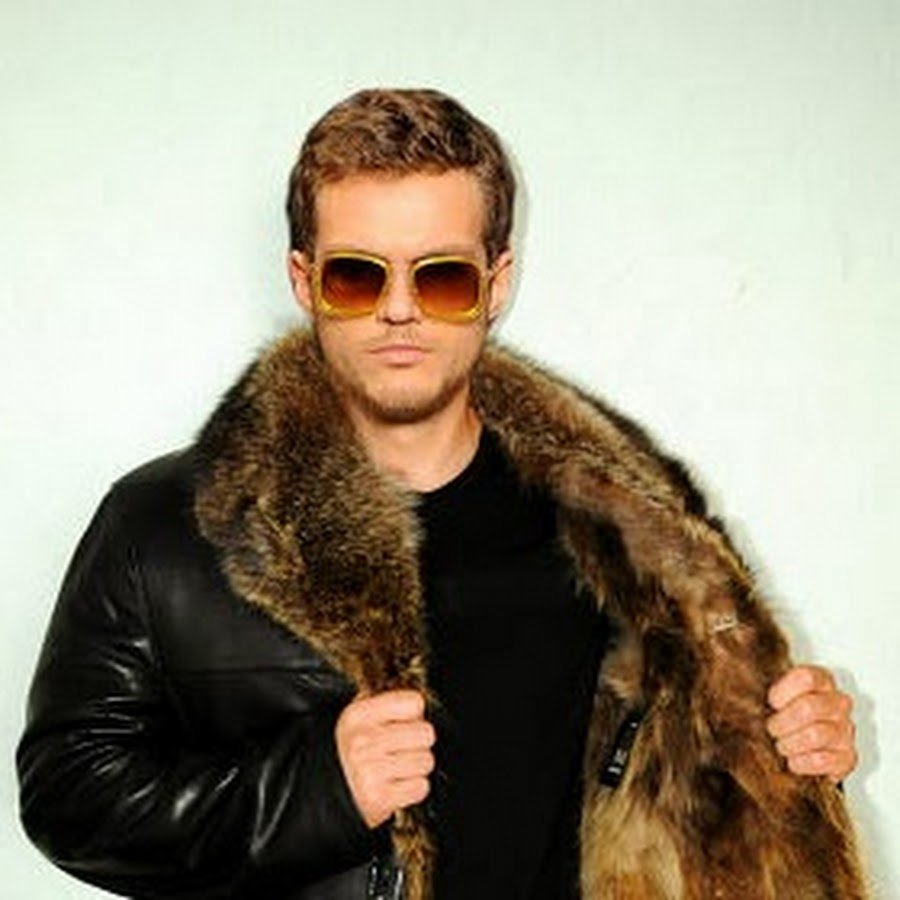 Кожаная куртка с мехом волка или енота