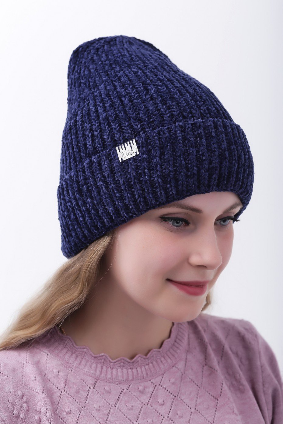 Шапка из велюровой пряжи