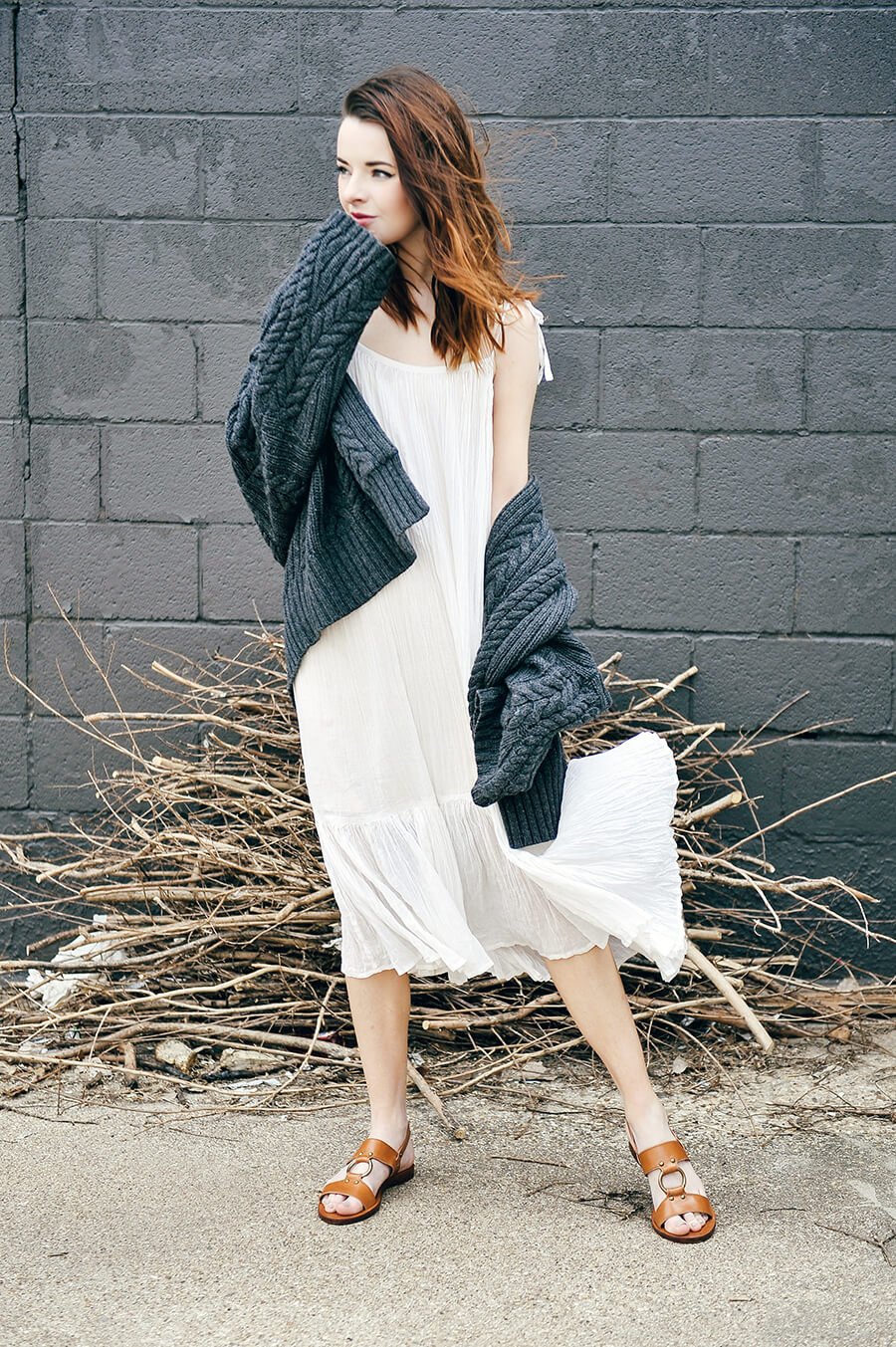 Легкое платье со свитером