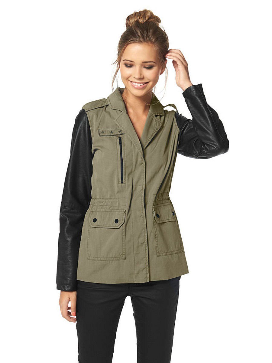 Ветровка с воротником стойка женская