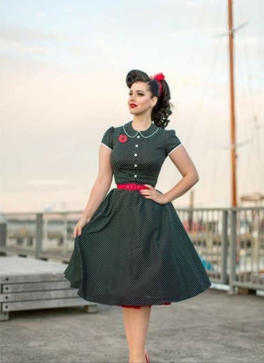 Женский военный костюм