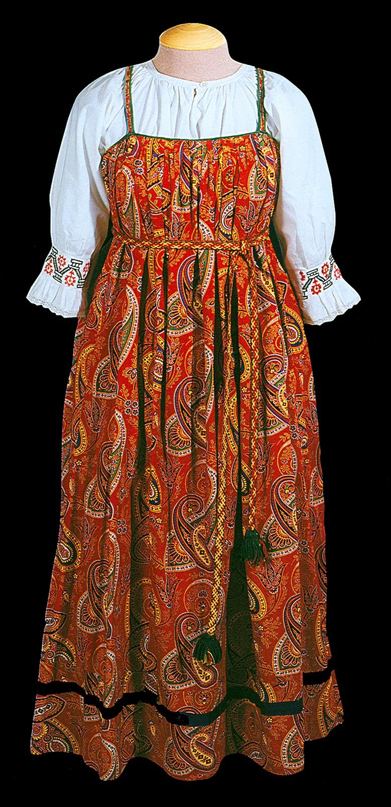 Сарафан в народном стиле