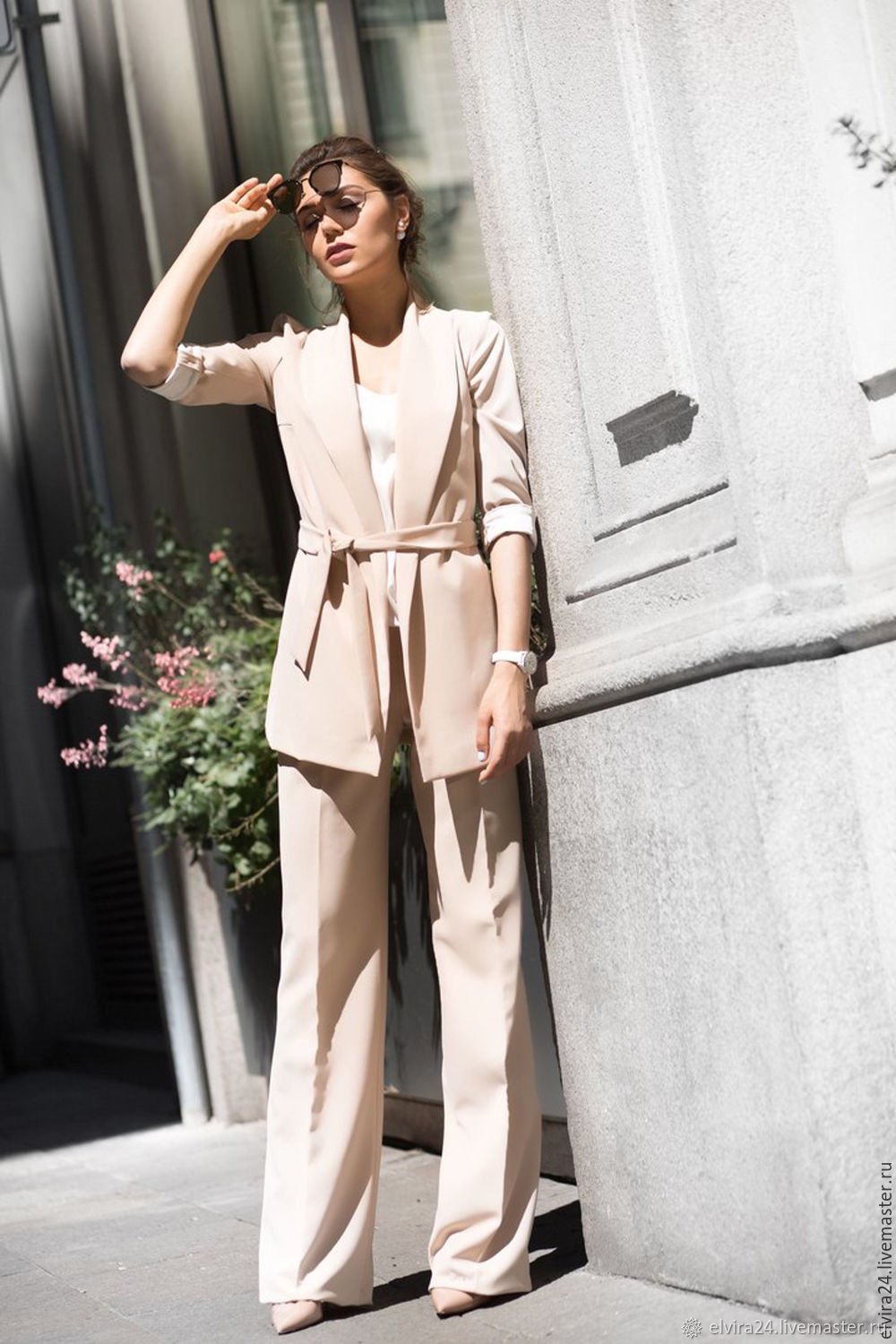 Шикарный белый костюм женский брючный