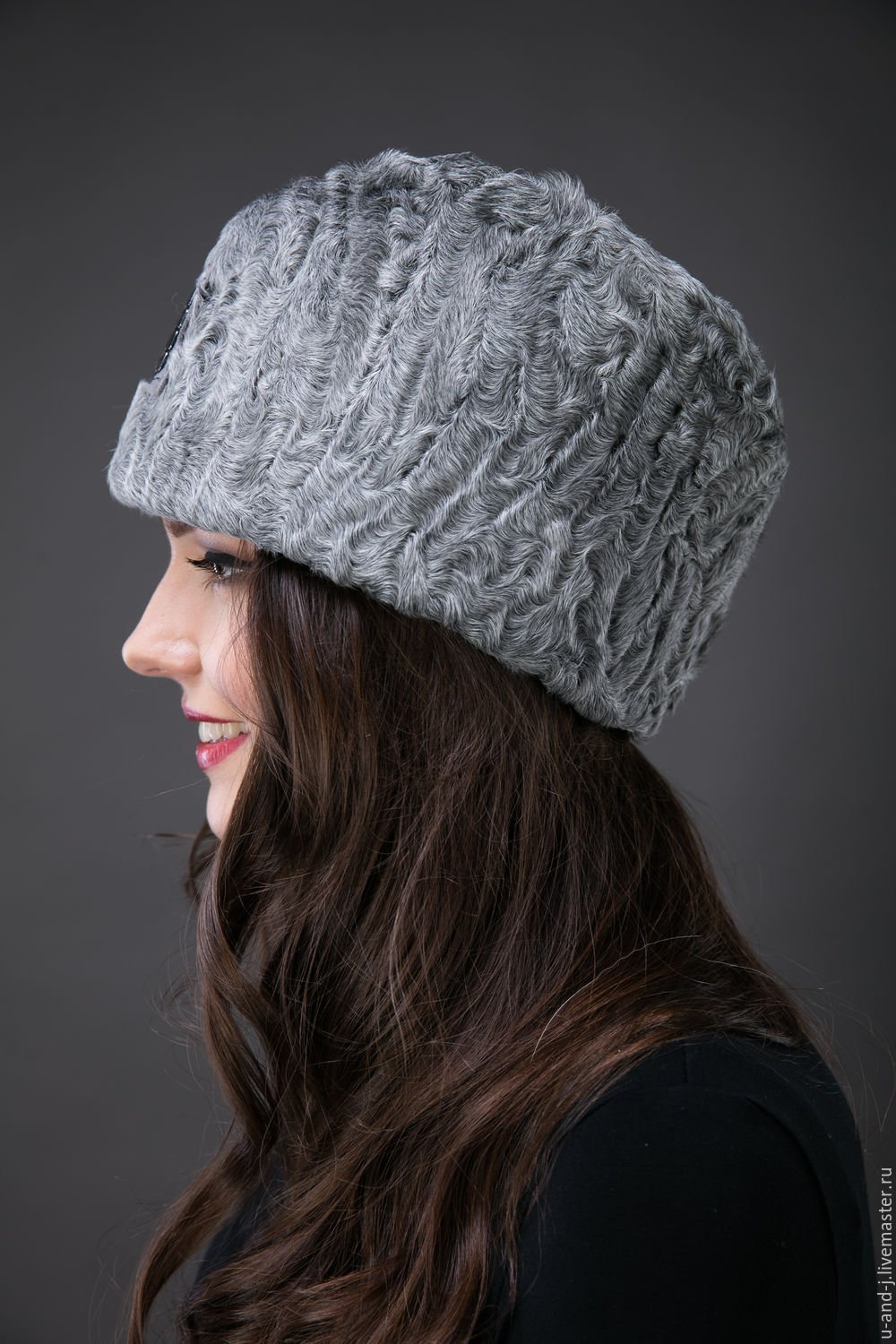 Черная шапка для девочки