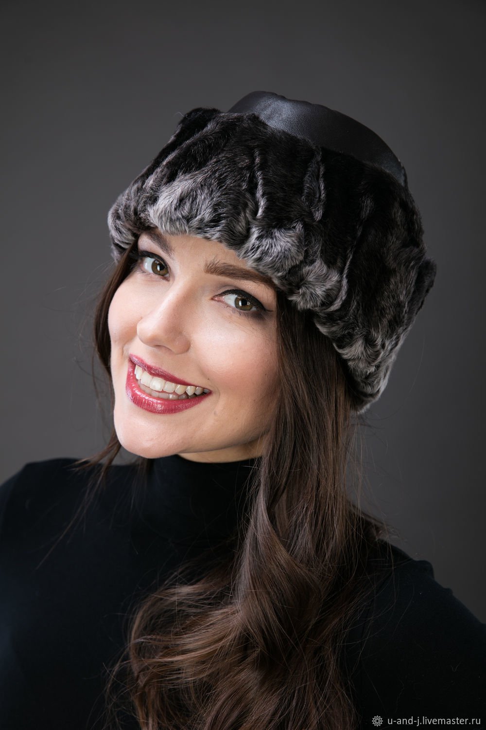 Каракулевая шапка пирожок, москвичка