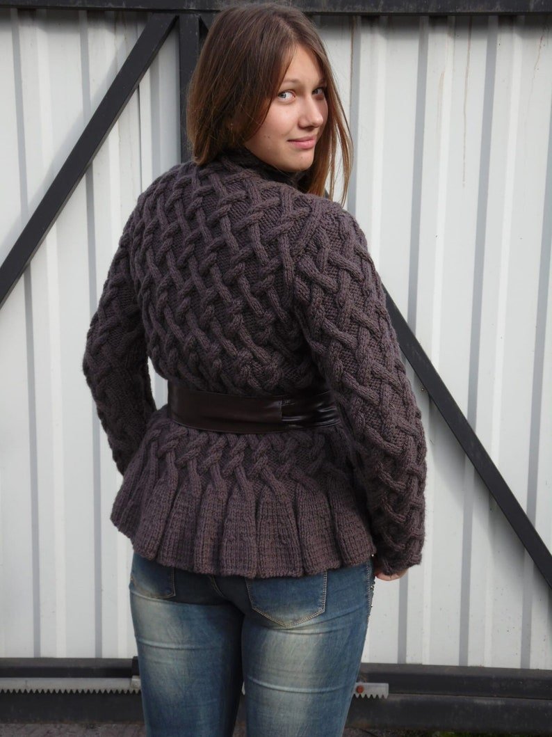 Вязаный жакет из велюровой пряжи на молнии