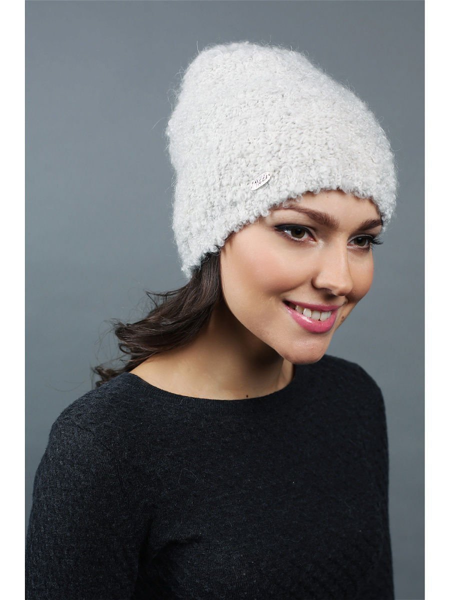 Шапка из пряжи букле