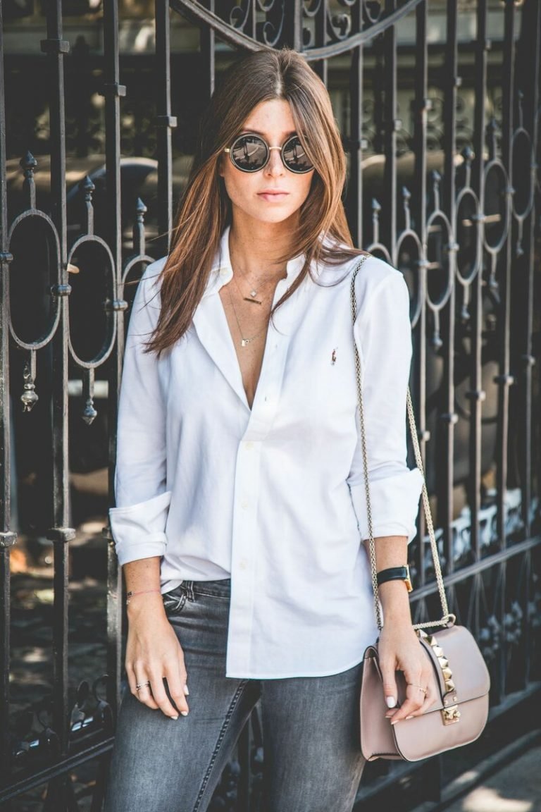 Черные джинсы и белая рубашка женская