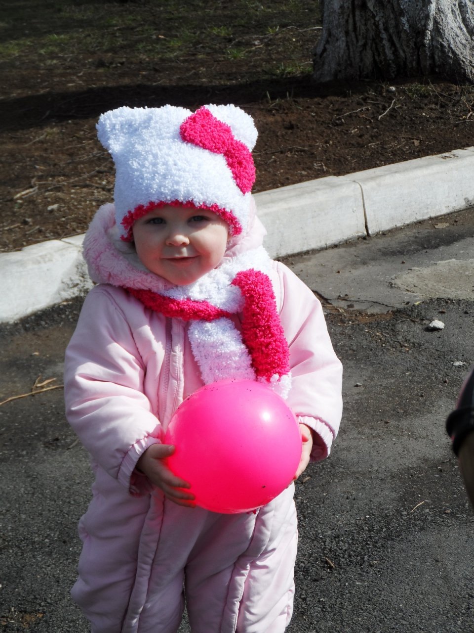 Шапка для девочки из пряжи Пуффи