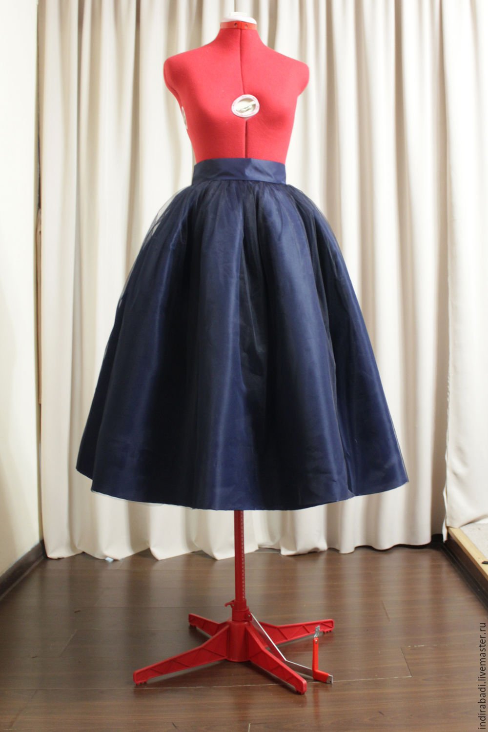 Платье из тафты