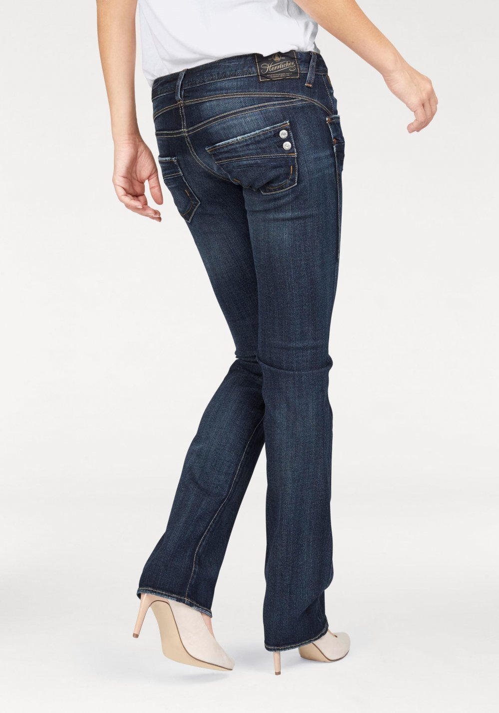 Джинсы с заниженными карманами женские