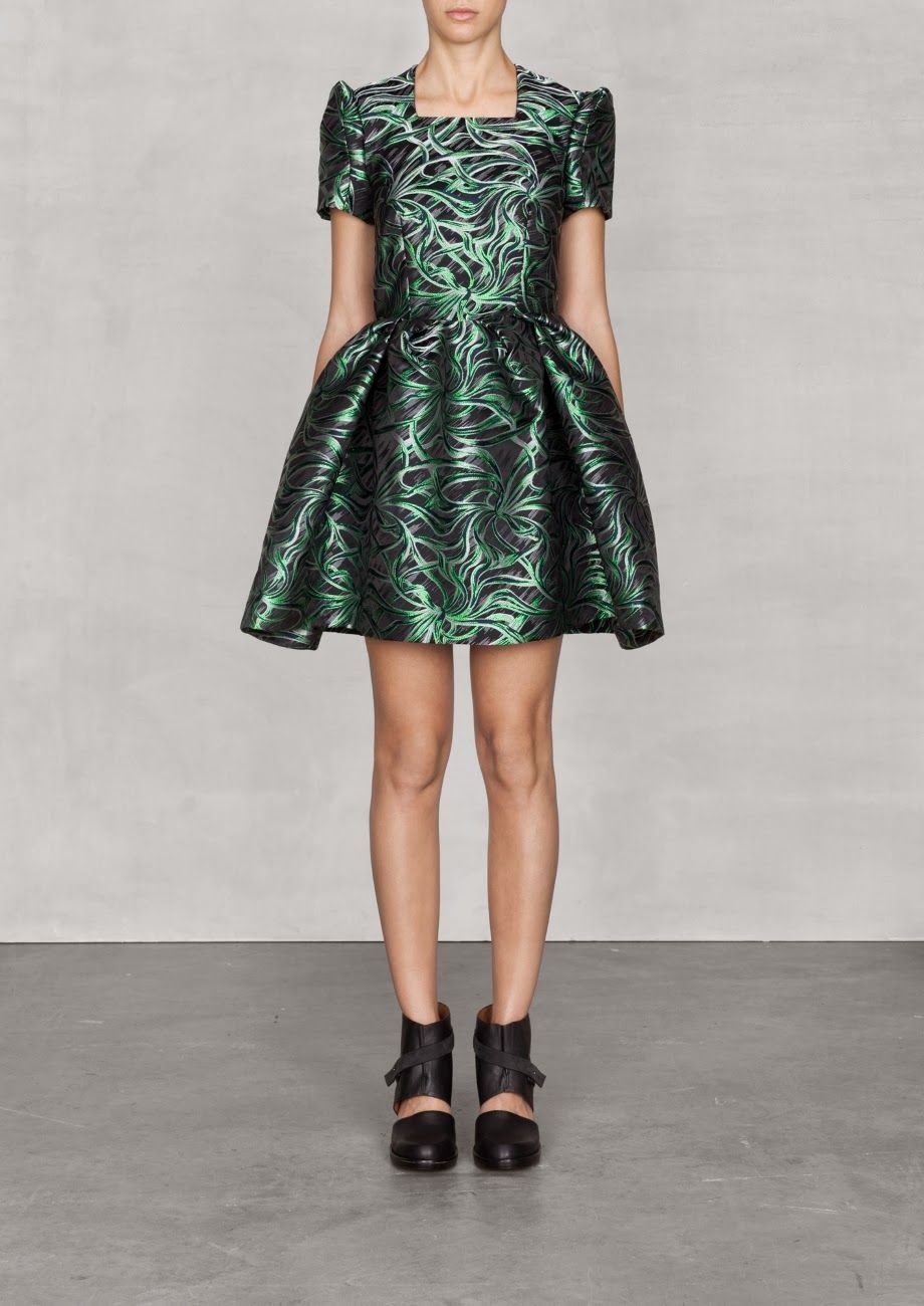 Короткие платья из парчи серебристое