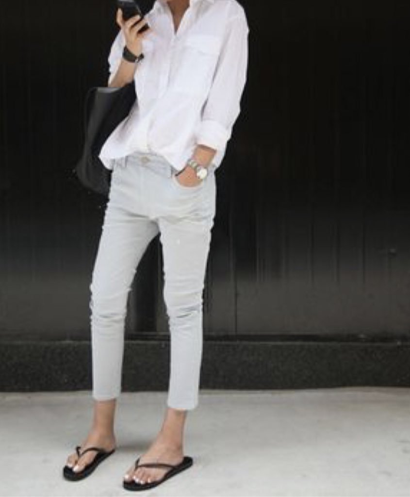 Белые джинсы с белой рубашкой