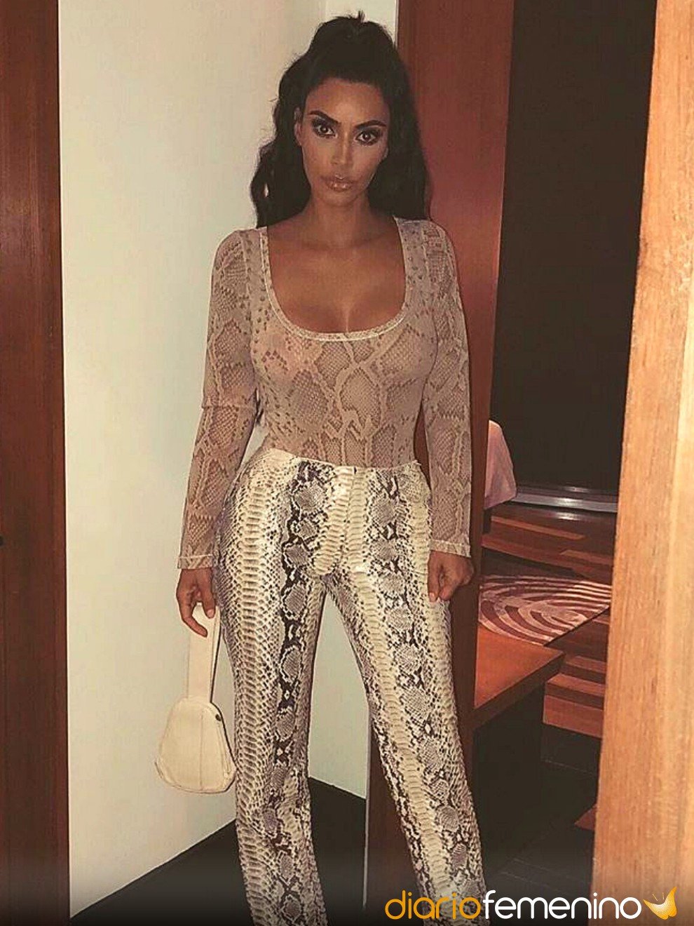 Легинсы со змеиным принтом