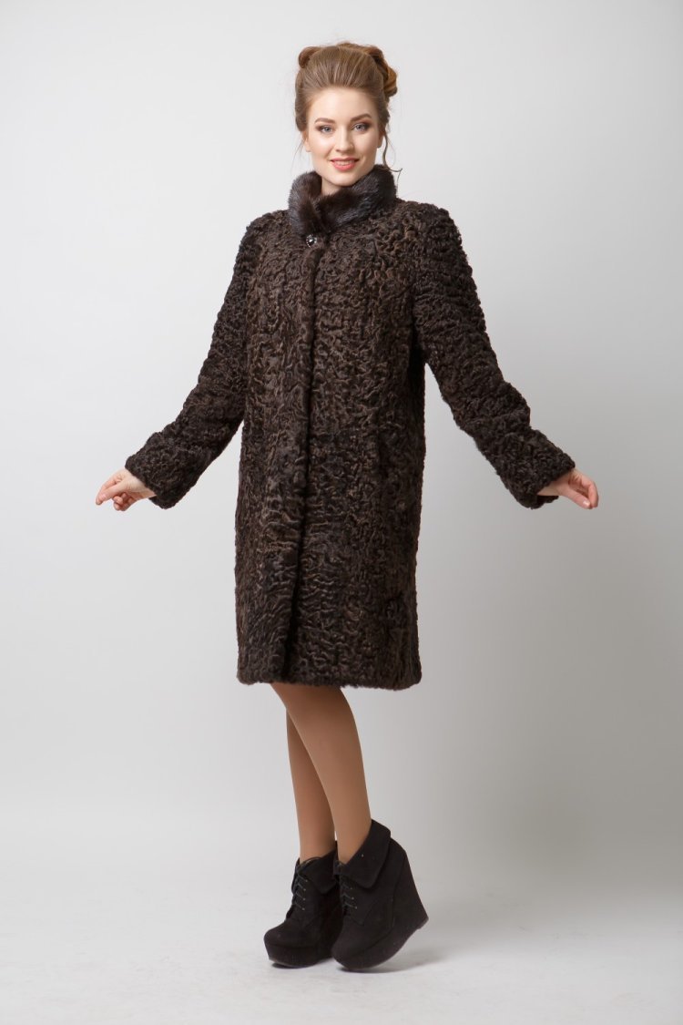 Комбинированные шубы из каракуля и драпа