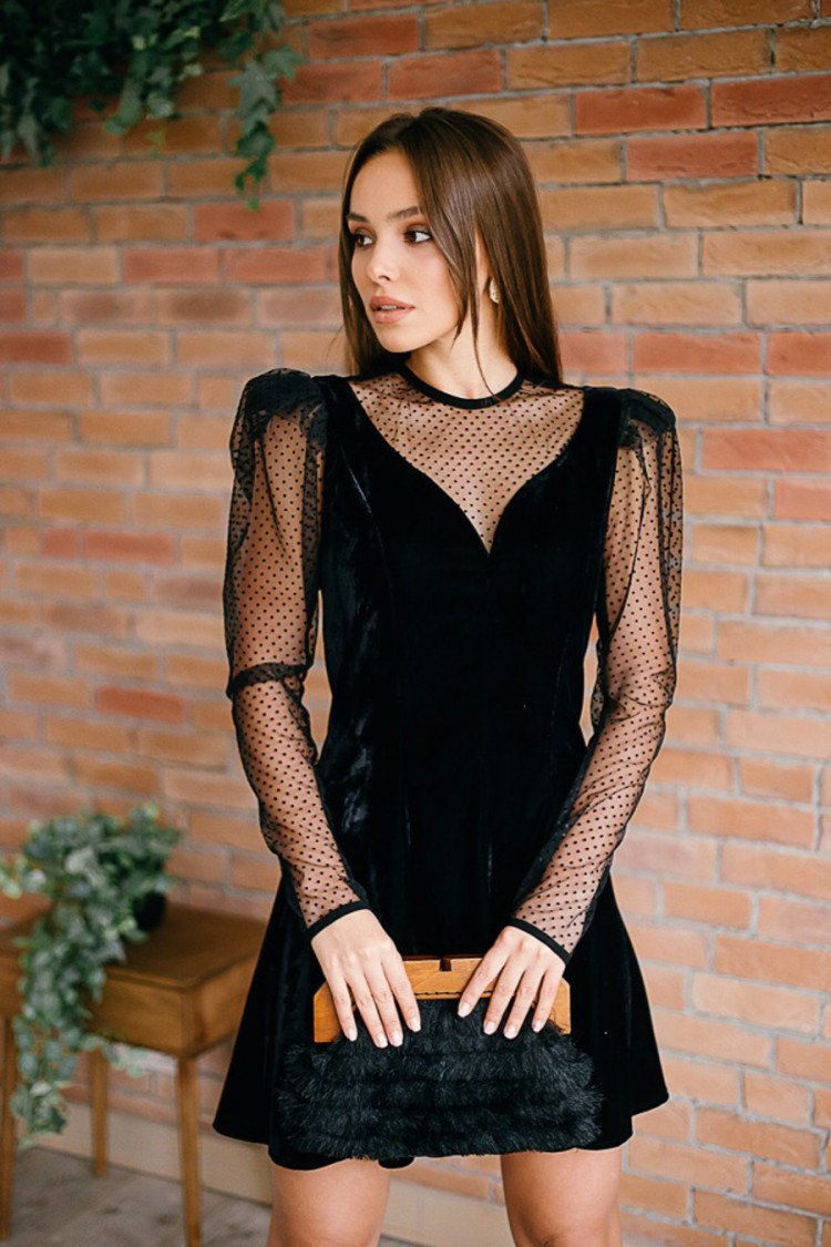 Черная блузка с прозрачными рукавами в горошек