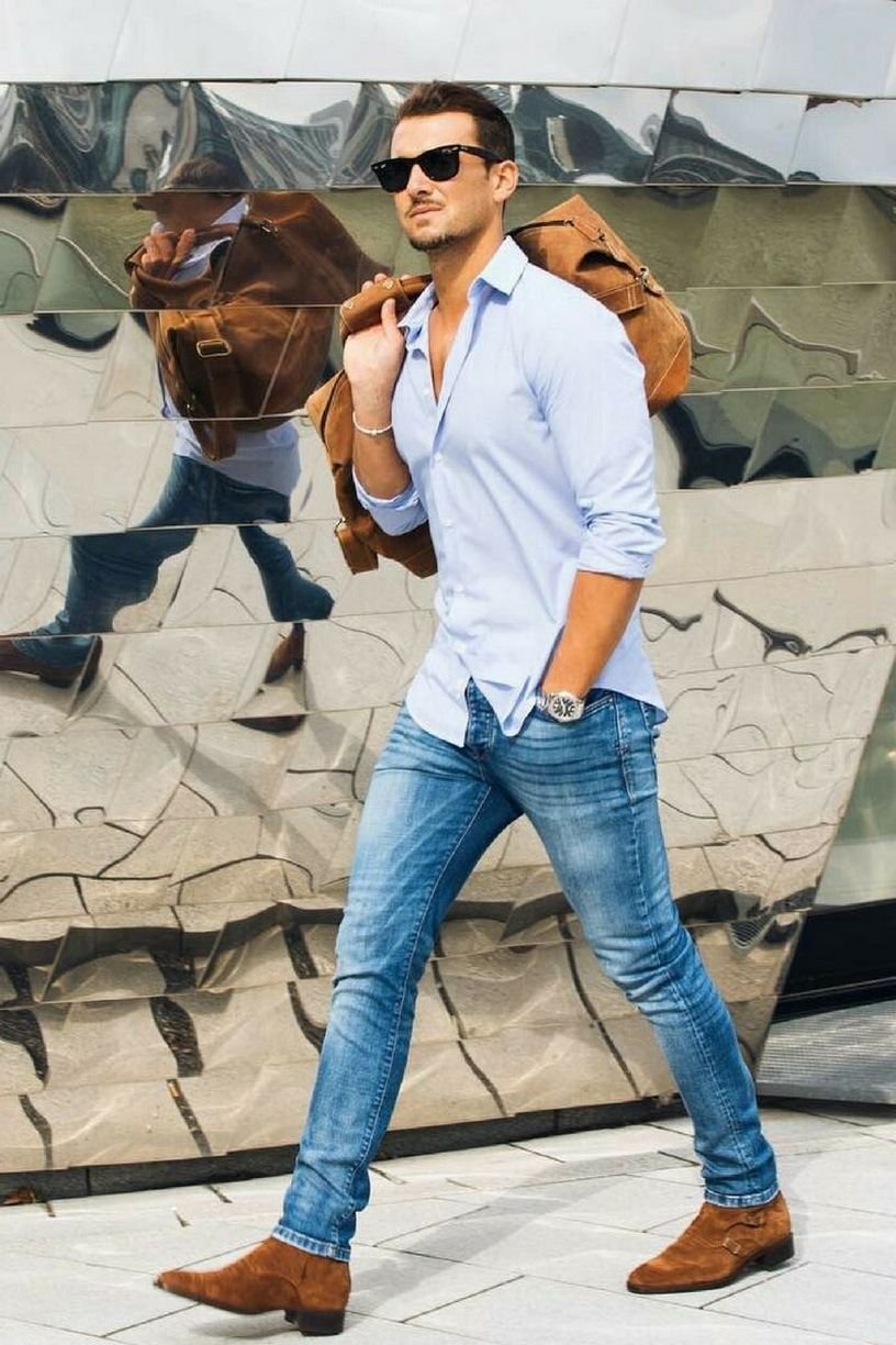 Джиджи Хадид в рваных джинсах