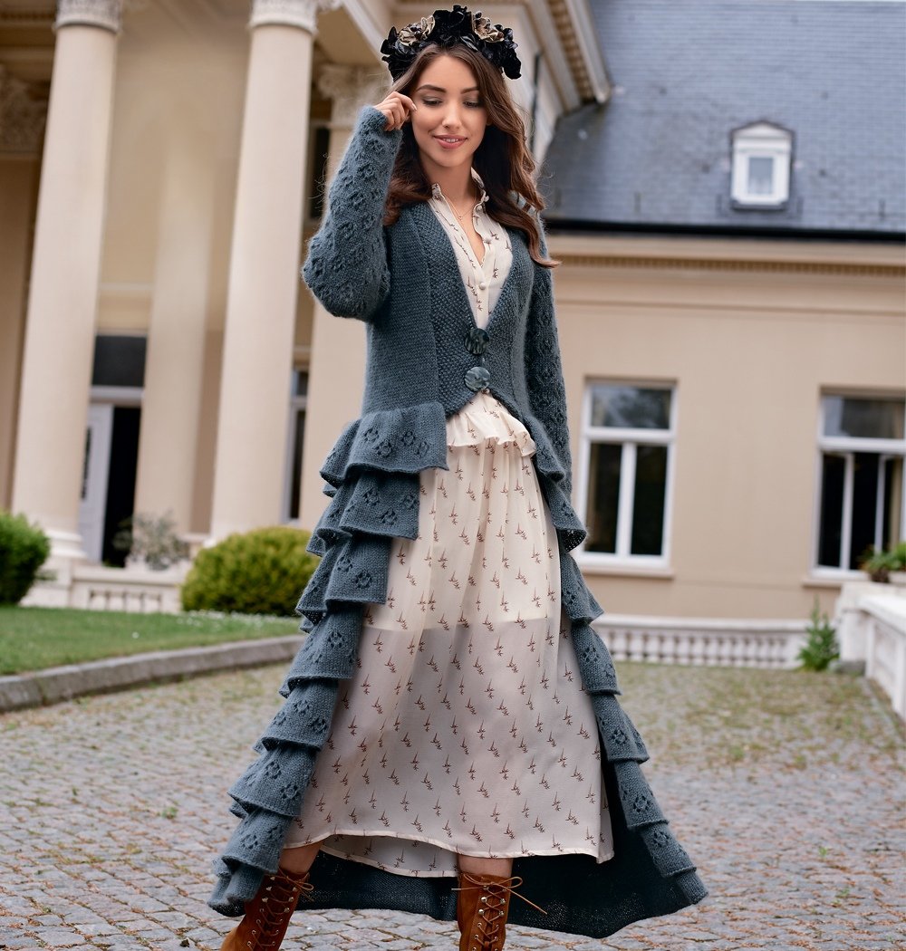 Пальто с воланами