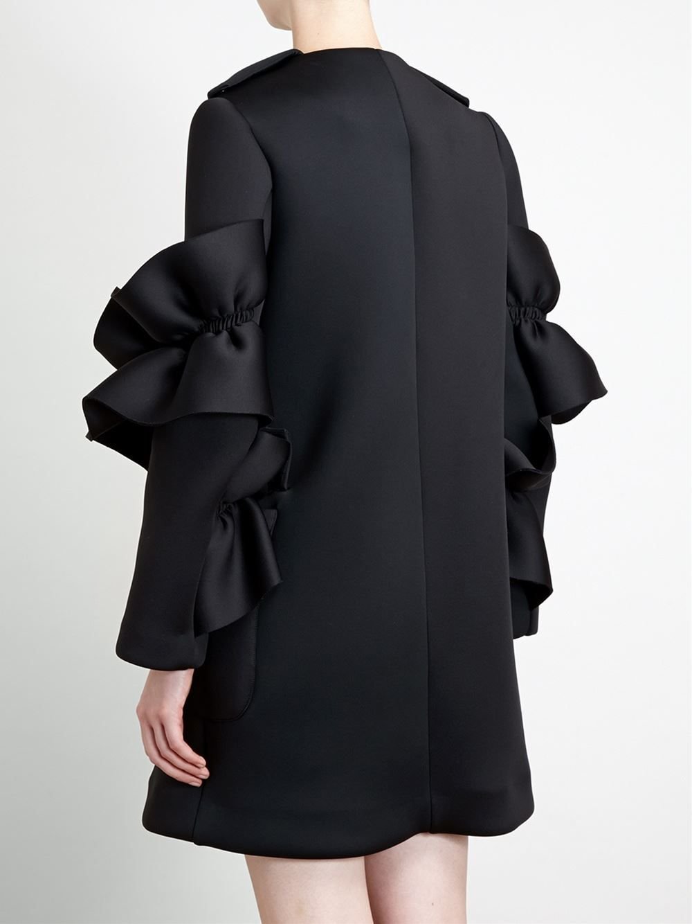 Пальто с воланами