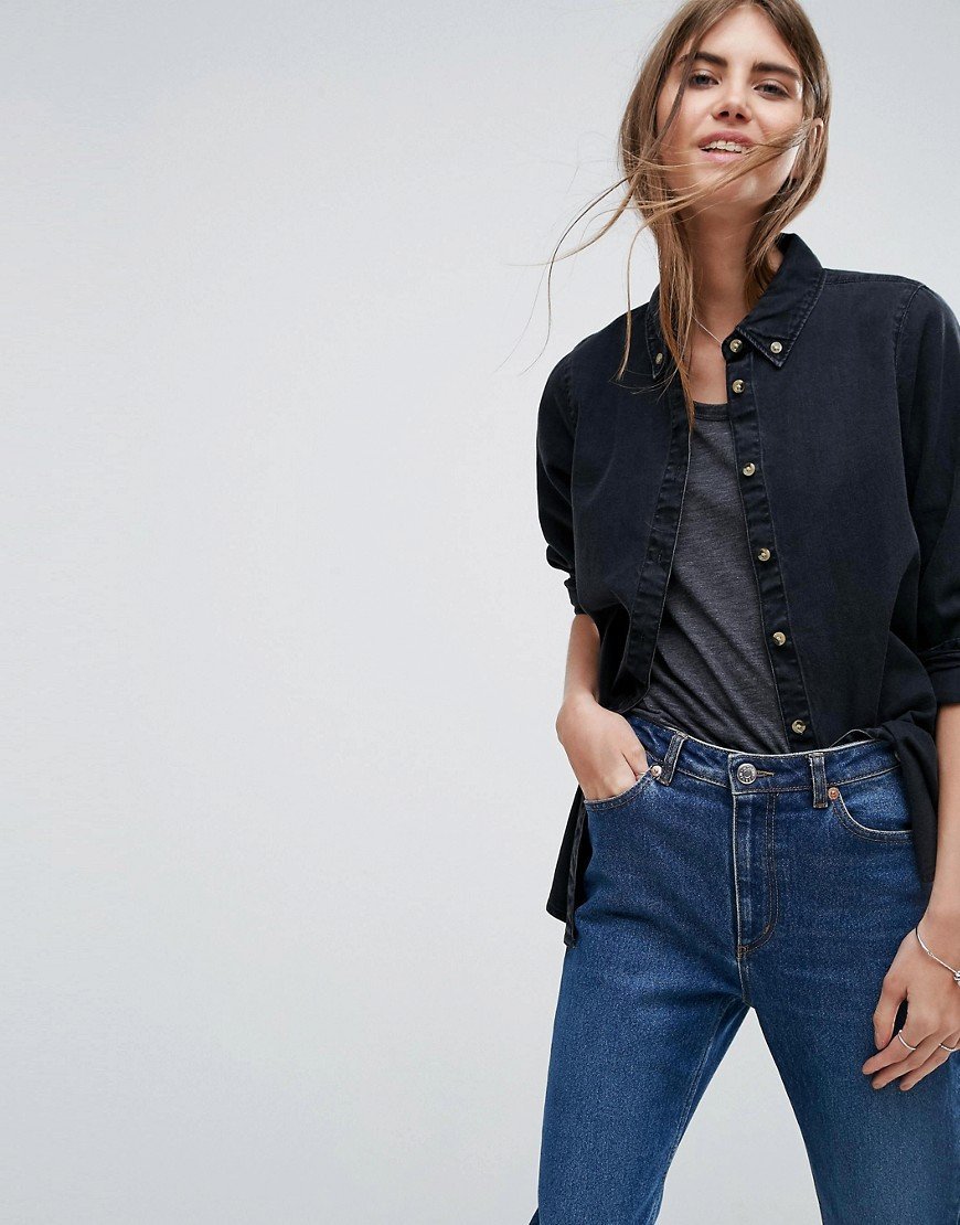 Образ джинсы и белая рубашка