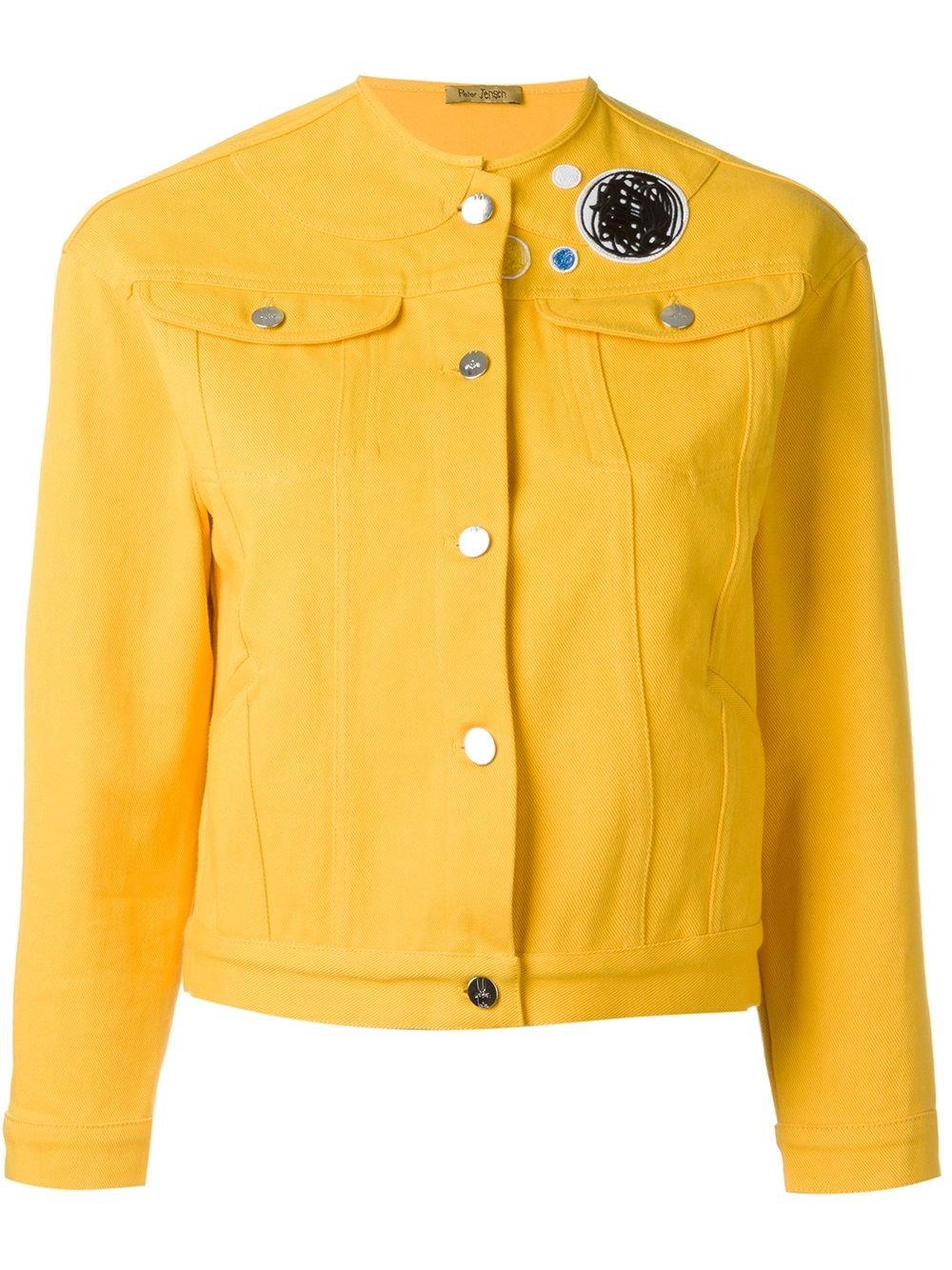 Девушка в желтой куртке