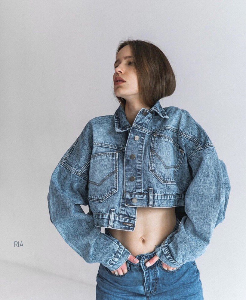 Короткая желтая джинсовка