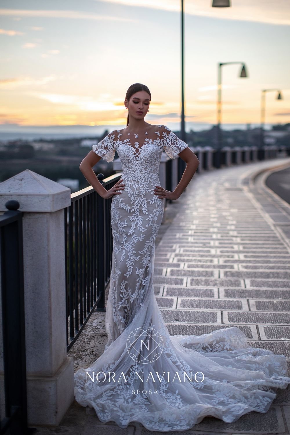 Белое платье Дольче Габбана