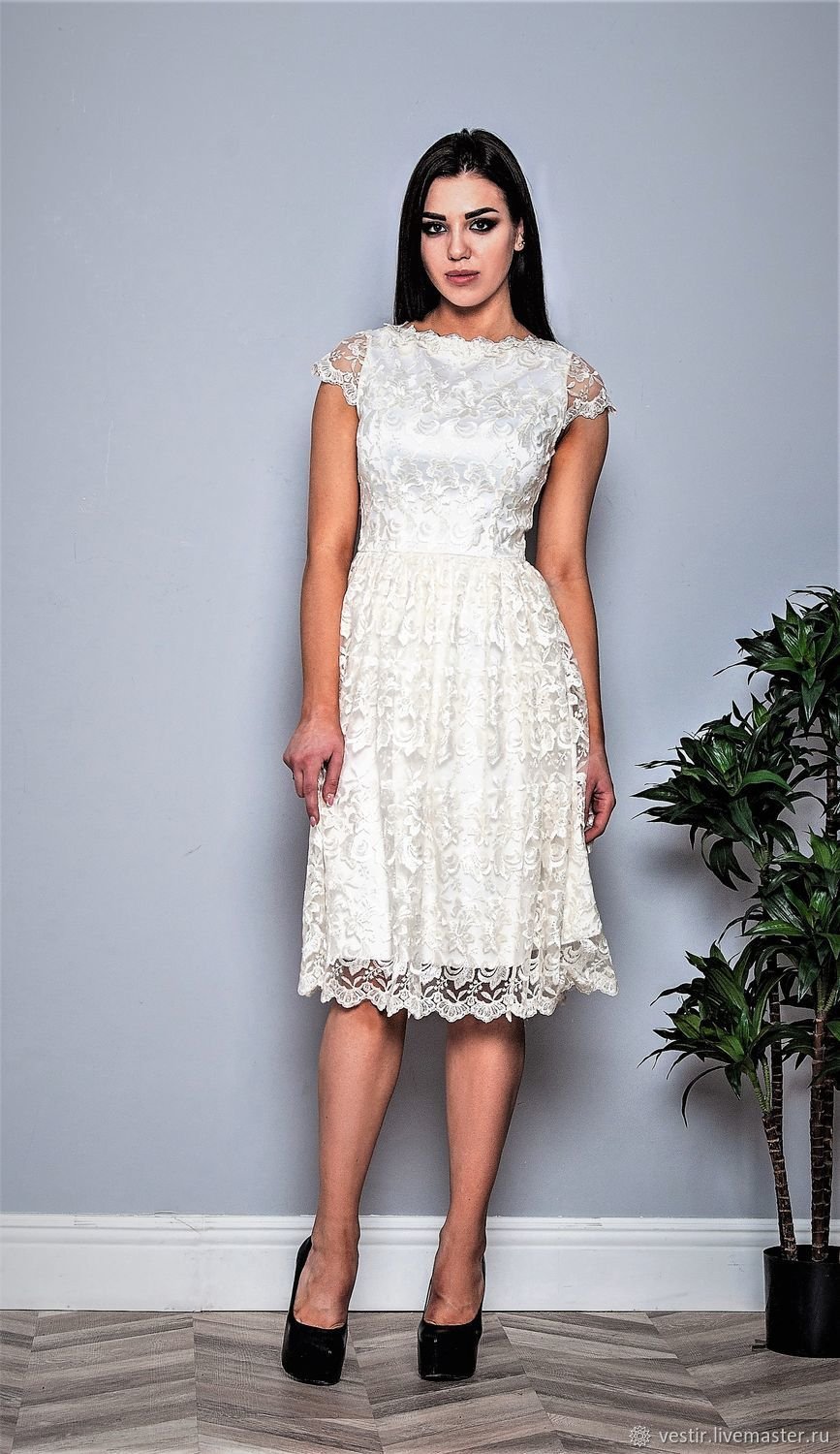 Кружевное итальянское платье