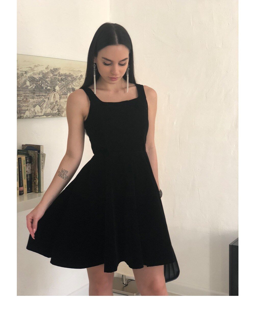 Певица Зара декольте