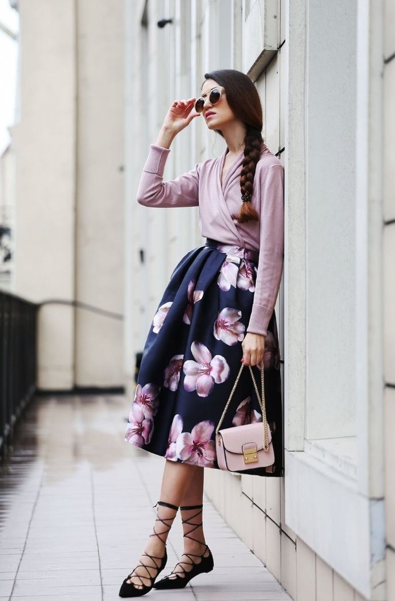 Черное платье в белый цветочек