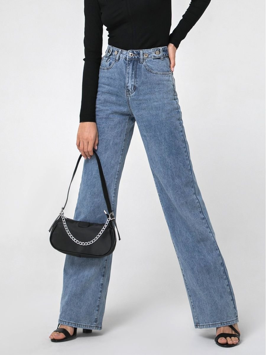 Широкие джинсы с карманами