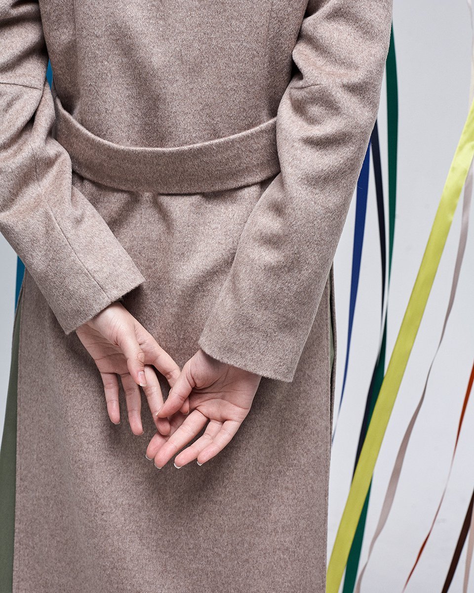 Свитер с разрезами по бокам