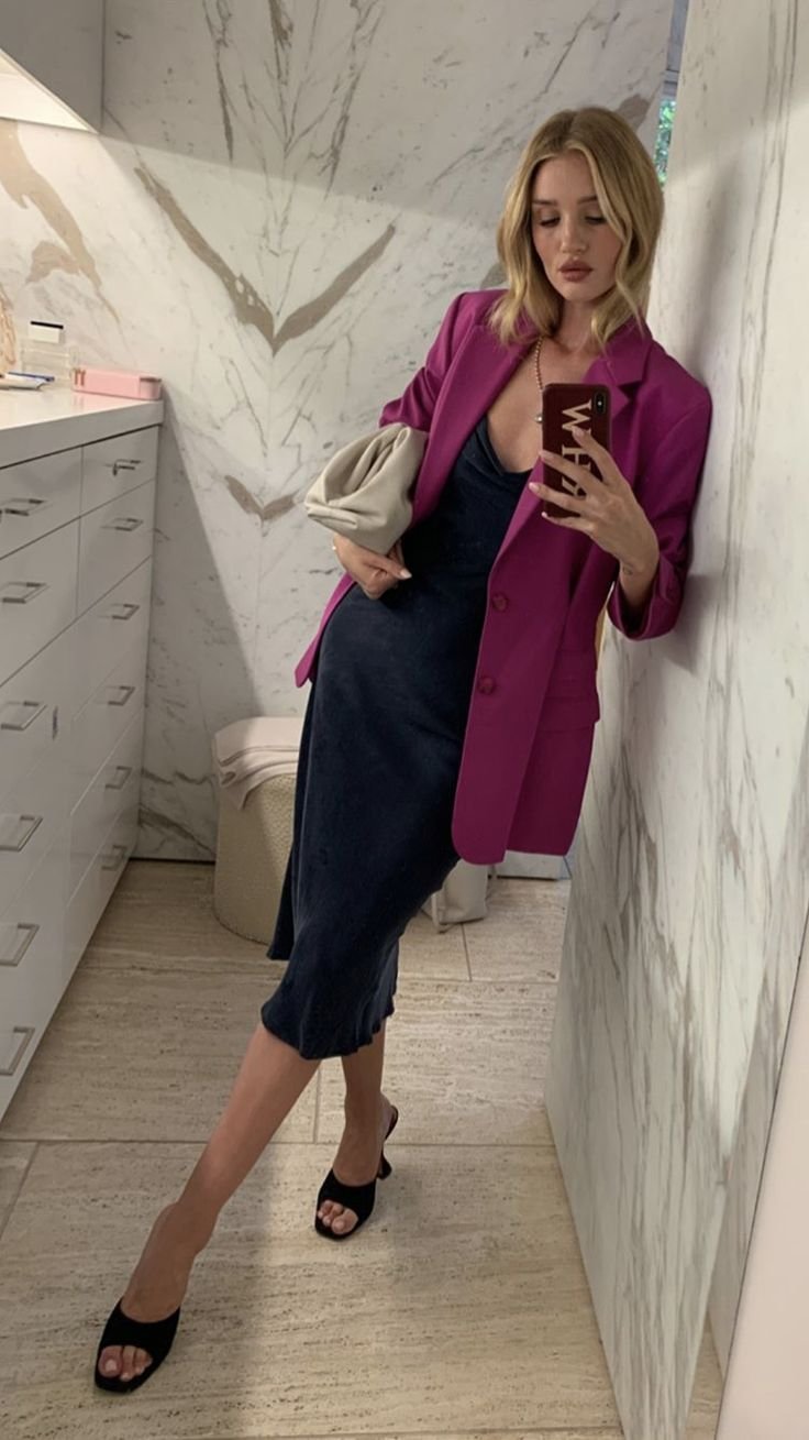 Шелковое платье поверх