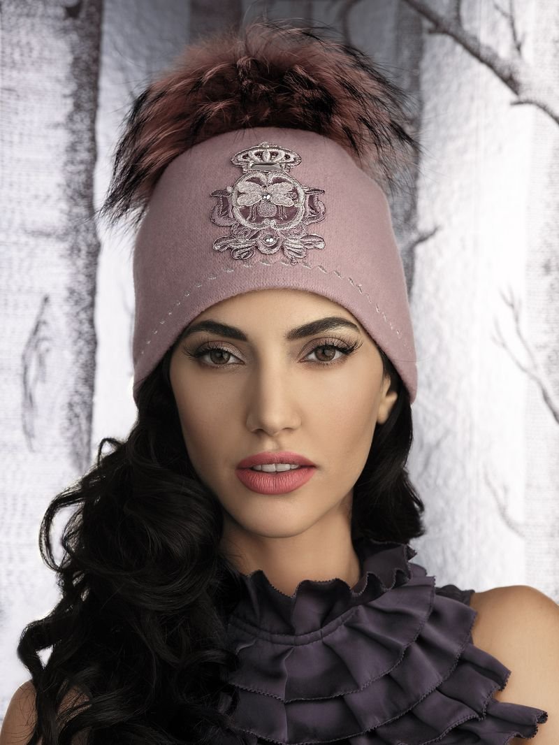 Шапка из велюра Сваровски