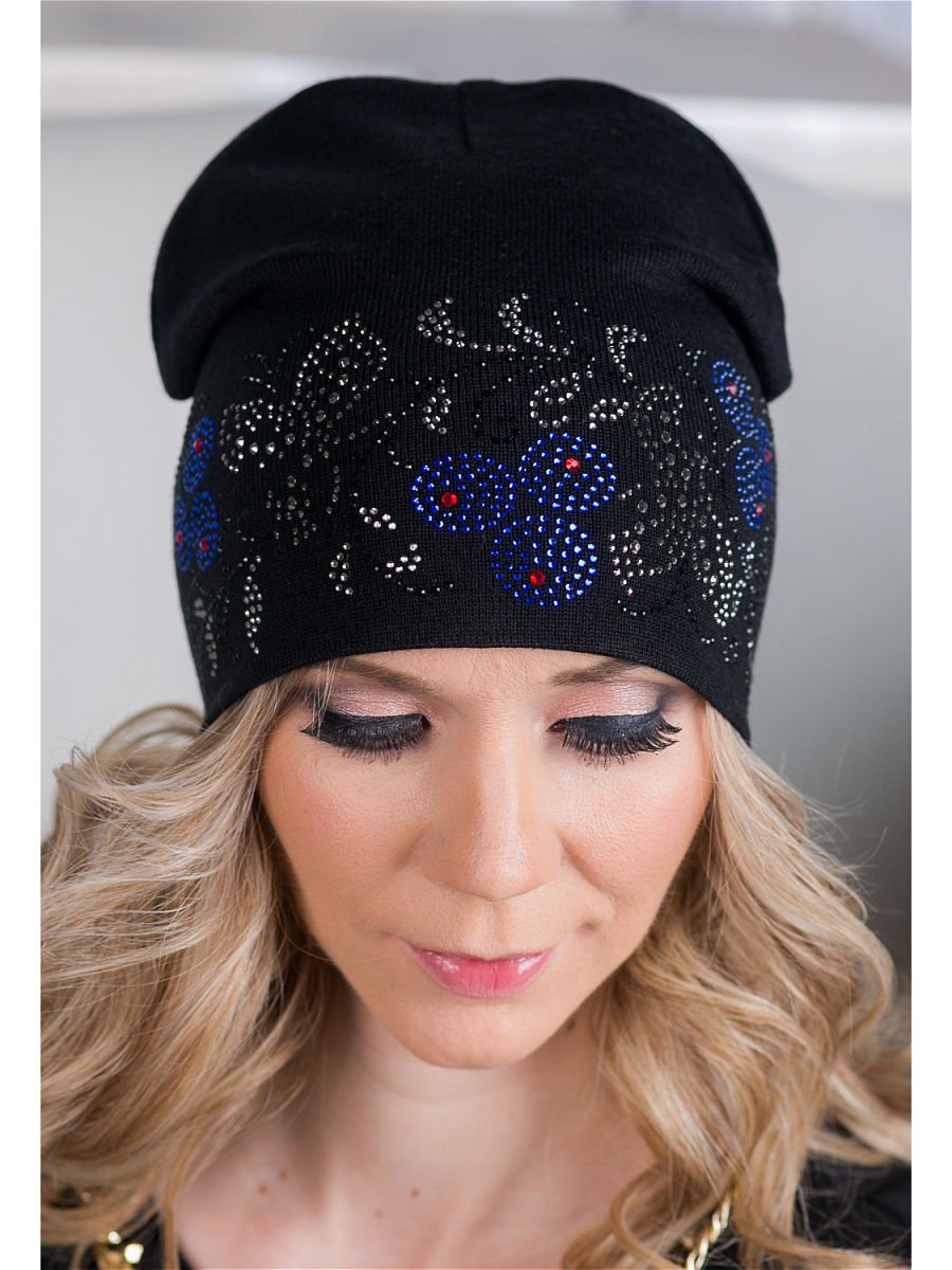 Шапка белая со стразами женская