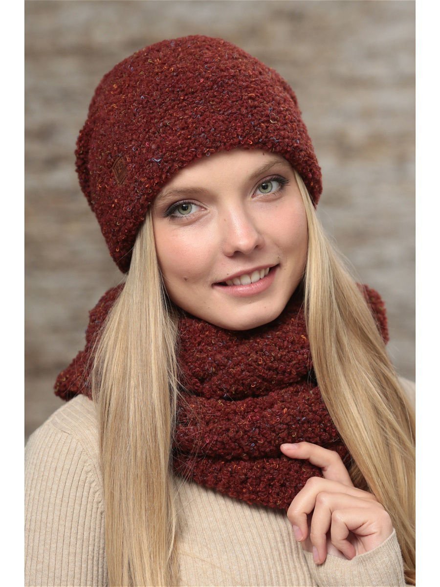 Шапка бини из буклированной пряжи спицами