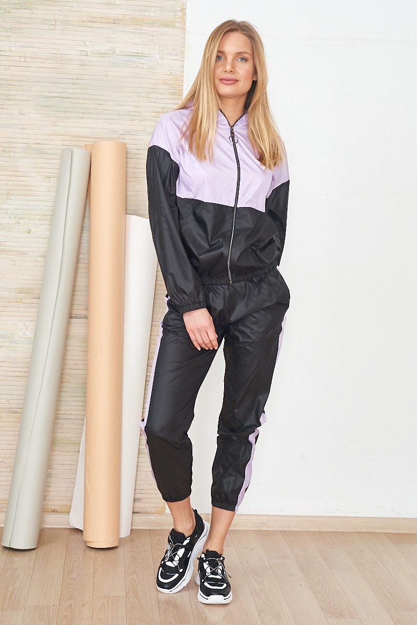 Женский спортивный костюм по типу плащевки